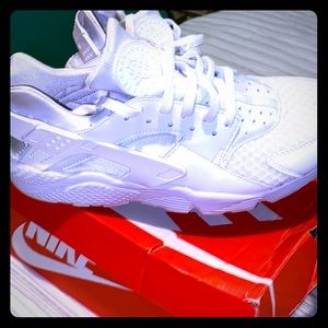 All White nike Huaraches